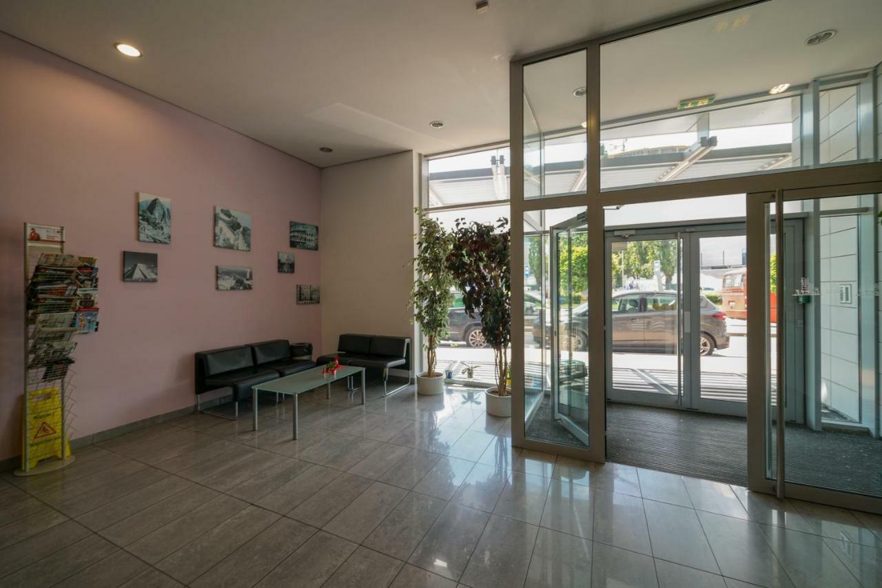 Flora Cozy Apartment Братислава Екстер'єр фото